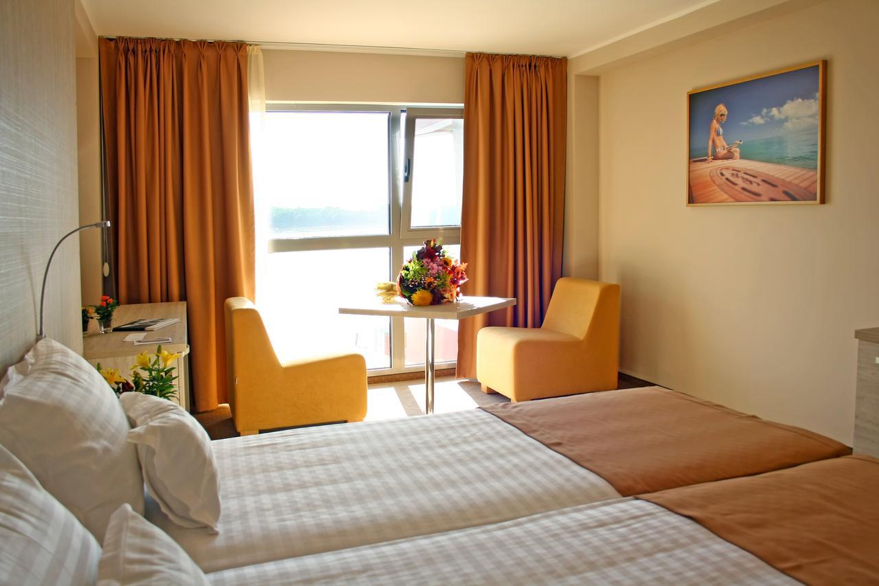 Nemo Hotel Braila Exterior photo