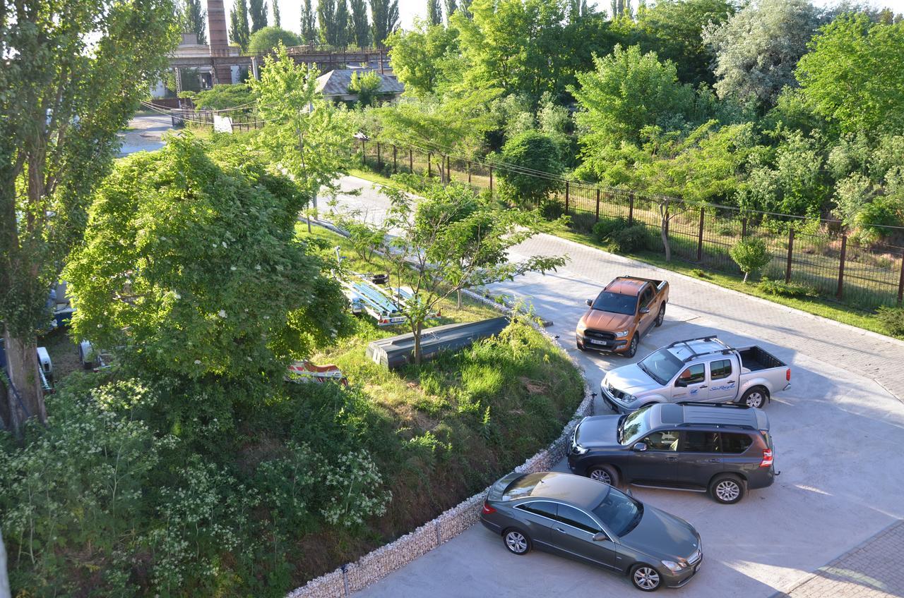 Nemo Hotel Braila Exterior photo